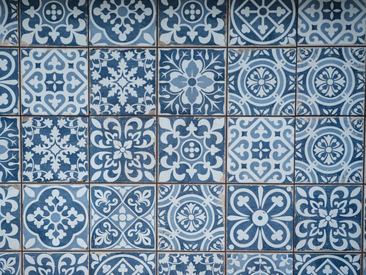 The Mosaic of Intersectional Governance